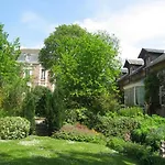 Le Domaine Des Pres Du Hom Bed & Breakfast