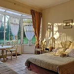 Bed & Breakfast Le Domaine Des Pres Du Hom 3*