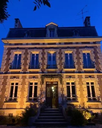Le Domaine Des Pres Du Hom Bed and Breakfast