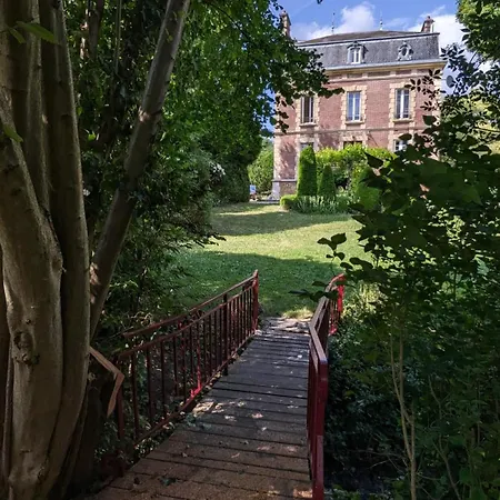 Le Domaine Des Pres Du Hom Bed & Breakfast