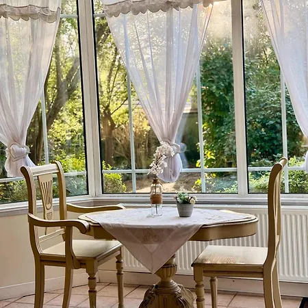 Le Domaine Des Prés Du Hom Bed & Breakfast