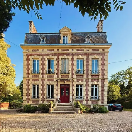 Le Domaine Des Pres Du Hom Bed & Breakfast 4*