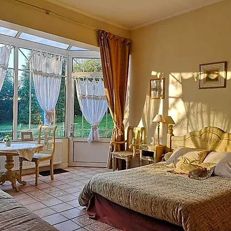 Le Domaine Des Prés Du Hom Bed and breakfast