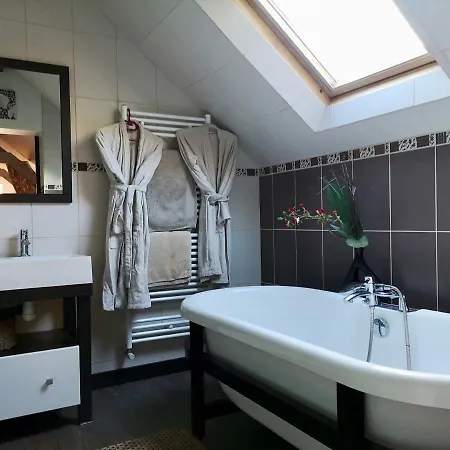Le Domaine Des Pres Du Hom 4*
