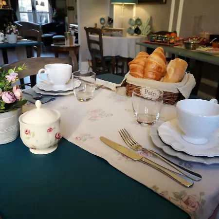 Le Domaine Des Pres Du Hom B&B